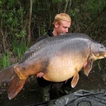 Karperfilmpjes:  Mark Hofman vangt 34 kg Alpen karper